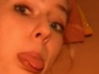 Mi novia chupando mi polla en la casa